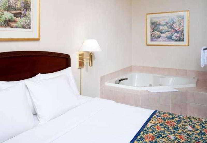 Hotel Courtyard Cleveland Independence Chambre photo