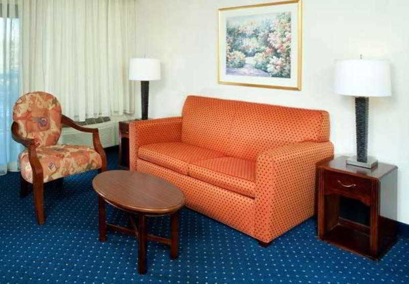 Hotel Courtyard Cleveland Independence Extérieur photo